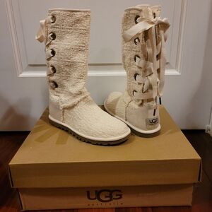 NWOT Ugg Australia Heirloom knit cream lace up boots, Size 7